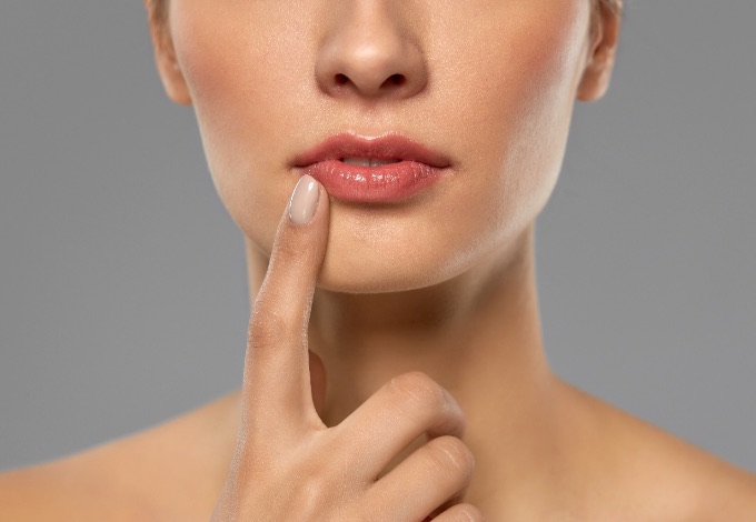 Powiększanie ust kwasem hialuronowym we Wrocławiu — 32 Beauty
